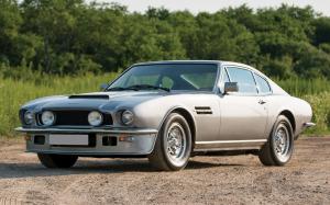 Aston Martin V8